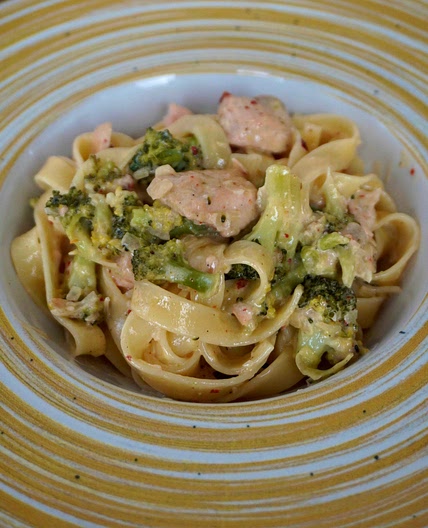 Creamy broccoli salmon pasta