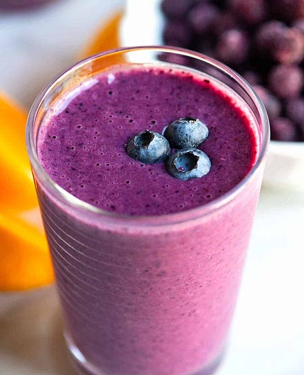 Berry maca smoothie