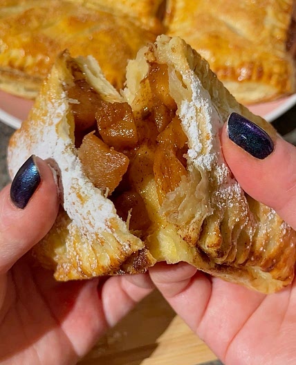 Caramel apple pies 🍎🥧