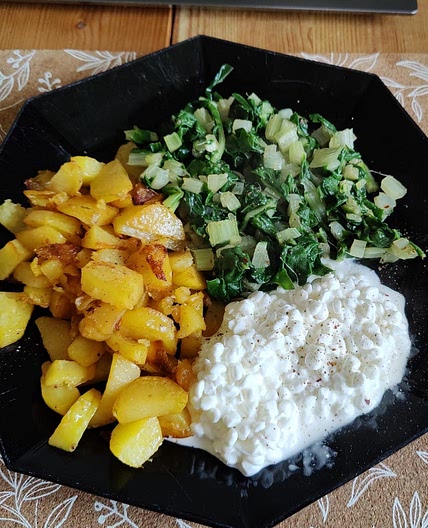 Bratkartoffeln mit Krautstiel und Cottage Cheese