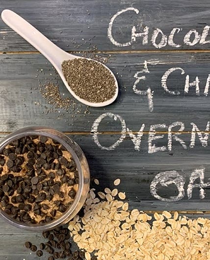 Healthy chocolate overnight oats