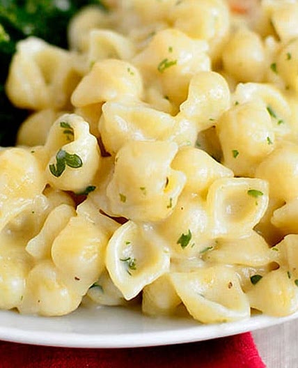 Creamy Garlic Shells