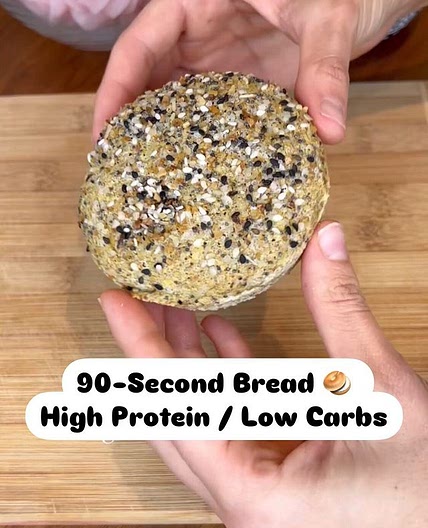 This 3-ingredient Everything English Muffin is high-protein, low-carb, and SO easy to make! 🍞💪 Seriously, this bread is a game-changer! A homemade English muffin in just 90 seconds with only 3 ingredients. Trust me, you HAVE to try this! 👏 Ingredients: