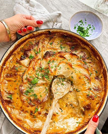 Chicken Kiev Bake 🤩👌🏻 comfort food at its best, creamy, garlicky,