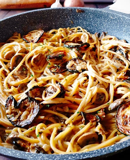 BEST One Pot Zucchini Mushroom Pasta {Creamy Vegan Recipe}