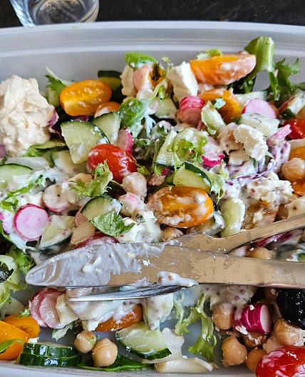 Salade méditerranéen et Houmous