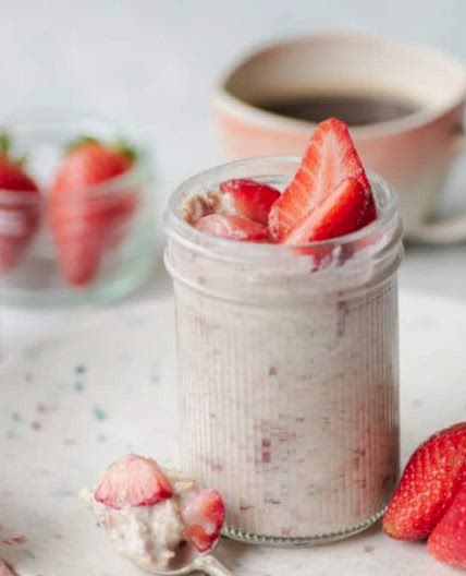 Strawberries & Cream Overnight Oats
