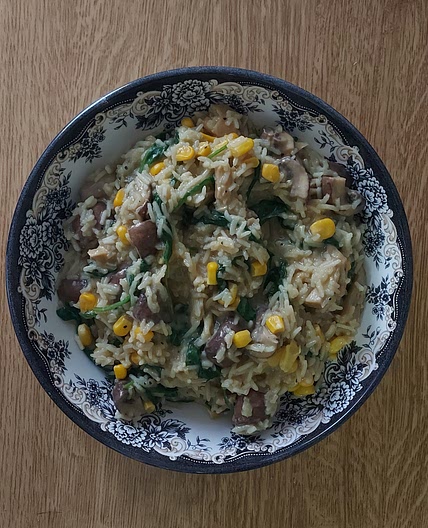 Cremige Reispfanne mit veganem Hähnchen
