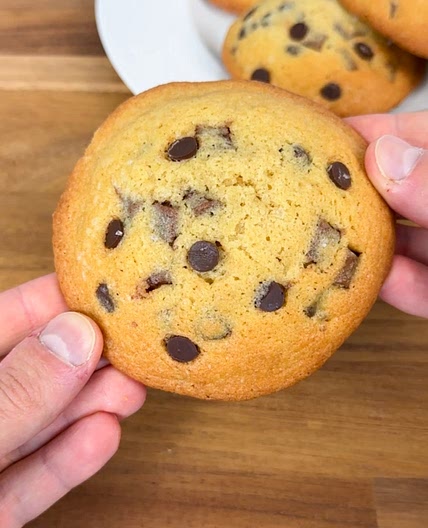 CRUMBLE COOKIES