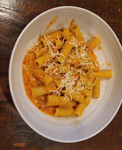 Red pepper cream sauce pasta