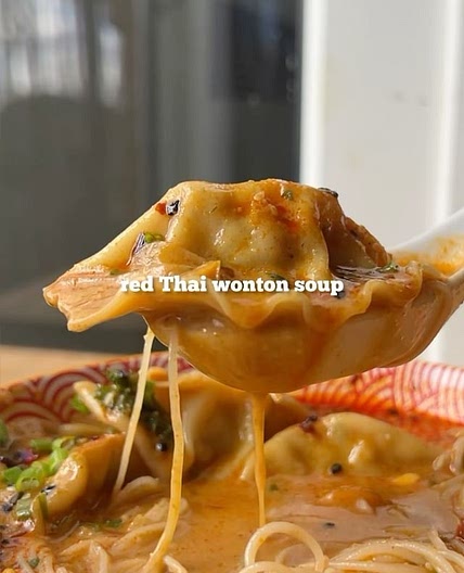 Red Thai wonton soup 