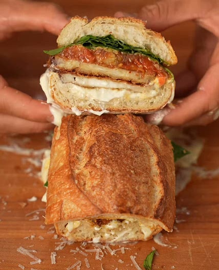 Sauerteig Sandwich mit Aubergine und Ricotta