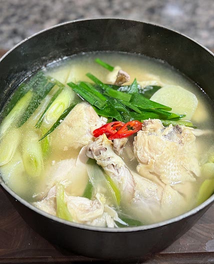 국물맛이 정말 시원하고 맛있는 닭한마리🐔🍲😋