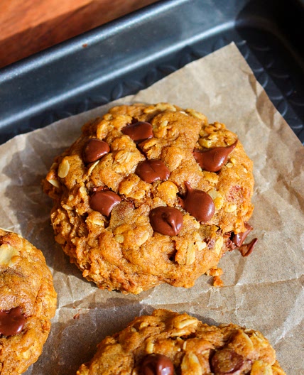 Brown Butter Pumpkin Oatmeal Chocolate Chip Cookies