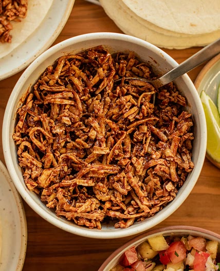 Tacos à l’effiloché de tofu BBQ