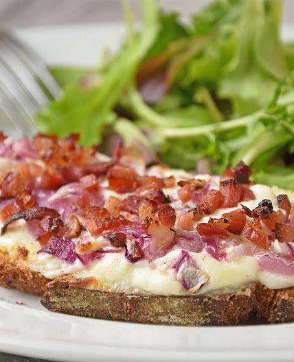 Zwiebel-Speck-Brote