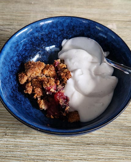 Apple berry crumble