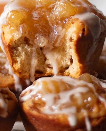 Cinnamon Roll Apple Muffins