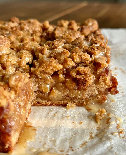 Apple Cinnamon Bun Cake