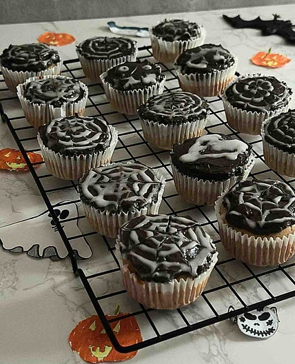 Spooky Spider Web Cupcakes - Perfect for Halloween Parties