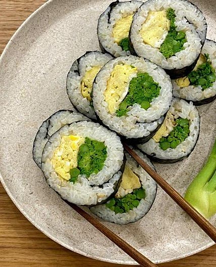 향긋함 가득한 두릅 김밥🌿