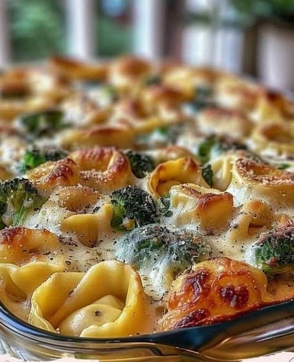 Creamy broccoli tortellini bake