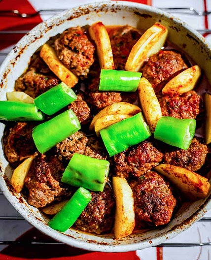 Izmir Kofte – Baked Turkish meatballs with Potatoes in tomato sauce
