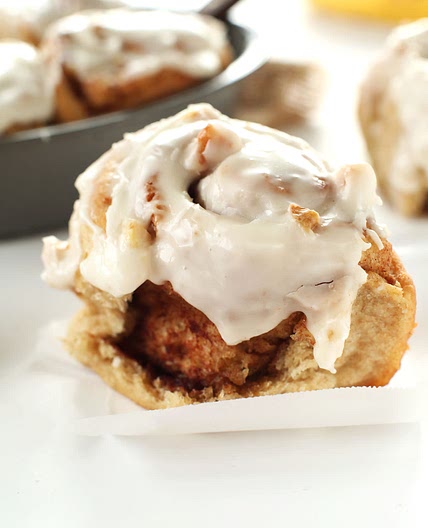 Banana Bread Cinnamon Rolls 🍌