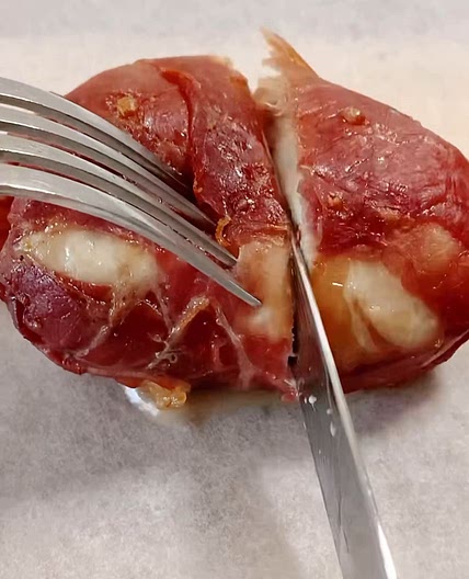 프로슈토에 싸먹는 닭가슴살 롤! 이렇게 드세요!♥️ (Prosciutto Wrapped Stuffed Chicken)