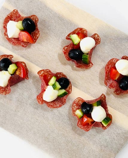 한입 쏙쏙! 집어먹기 좋은 샐러드! 이렇게 드세요😍 (Super Easy! Salami Salad Cups)