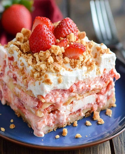 Strawberry cheesecake lasagna