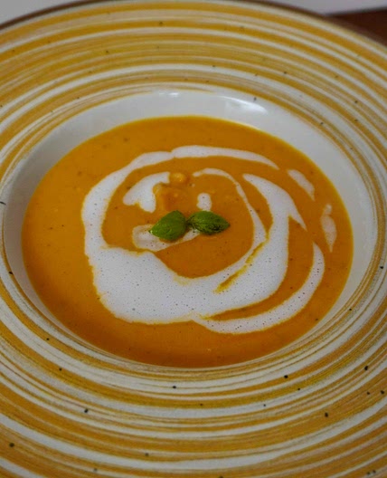 Kürbissuppe mit Zimt-Parmesan Crustini