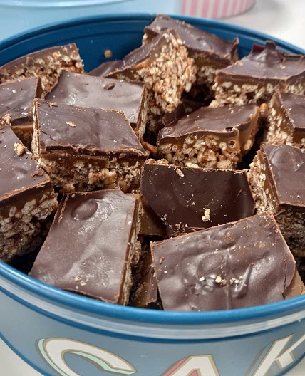 Marshmallow crispy slice