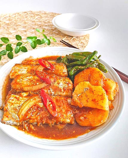 햇감자로 맛을낸 갈치감자조림