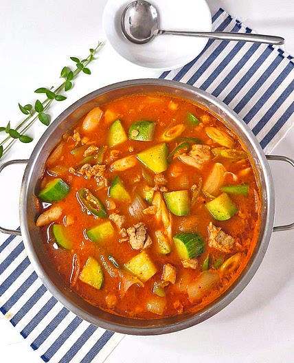 돼지고기 애호박 고추장찌개