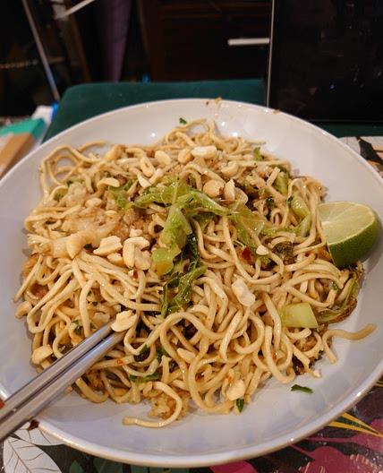Savoy cabbage, roasted cauliflower and cashew chilli noodles – mì xào chay recipe