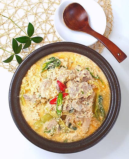 돼지갈비콩비지찌개