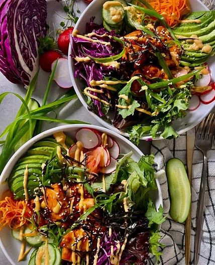 Spicy Roasted Salmon Poké Bowl