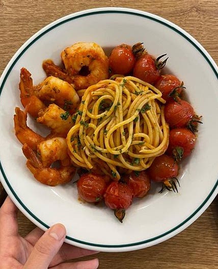 매콤하게 볶아낸 새우 토마토 파스타🦐