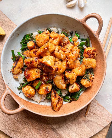 Sticky Sriracha Tofu