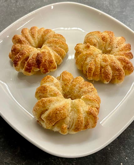 CIAMBELLE ALLE MELE (Italian apple filled pastries)