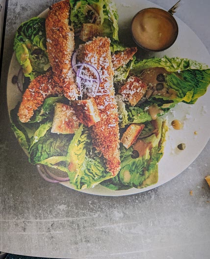 Caesar salade met sesamkip en croutons