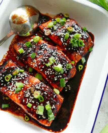 Baked salmon with ginger and soy