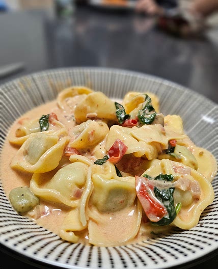 Tortellini mit Spinat-Sahne-Sauce