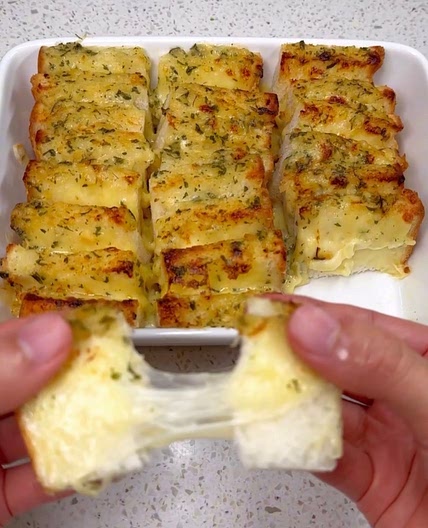 버터갈릭 치즈토스트🍞