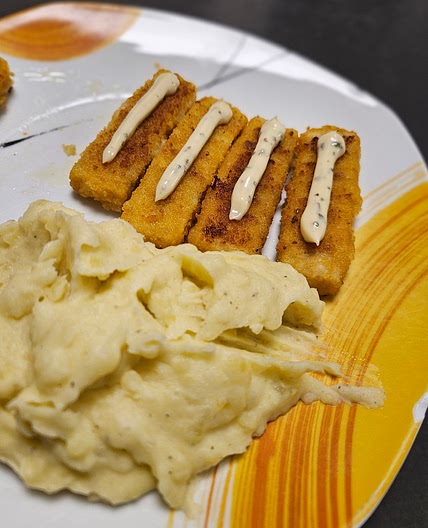 Kartoffelbrei mit Fischstäbchen