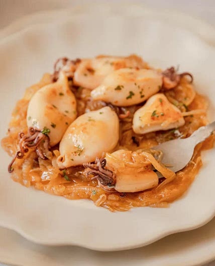 Chipirones encebollados