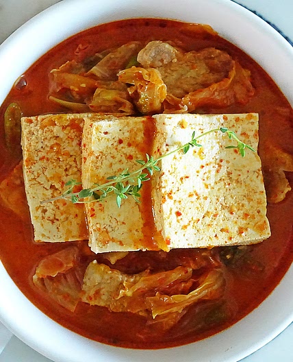 돼지고기 김치찌개 시원하고 칼칼한 국물이 일품!