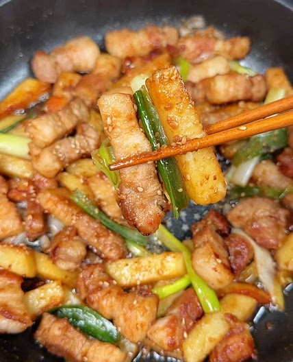 통삼겹감자볶음