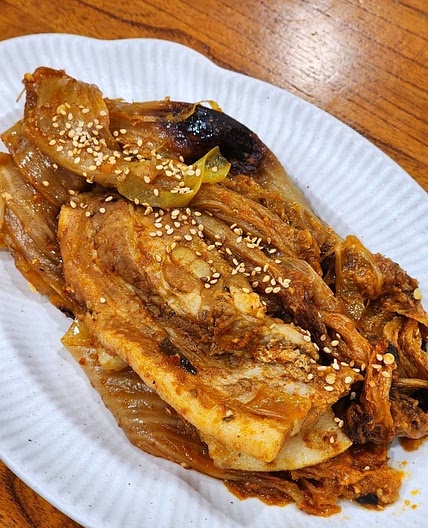 삼겹살 김치찜 돼지고기 묵은지 김치찜 맛있는 양념장 무쇠냄비요리